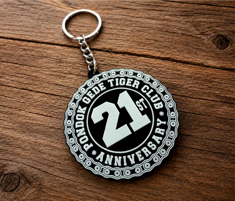 Ganci Karet Tipografi Minimalis Black and White